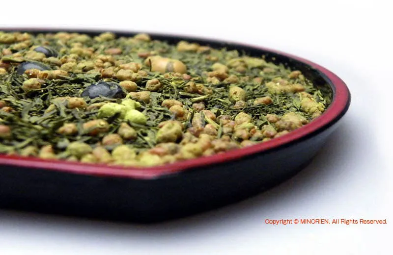 大福茶の茶葉：煎茶に梅・昆布・玄米をブレンドした茶葉