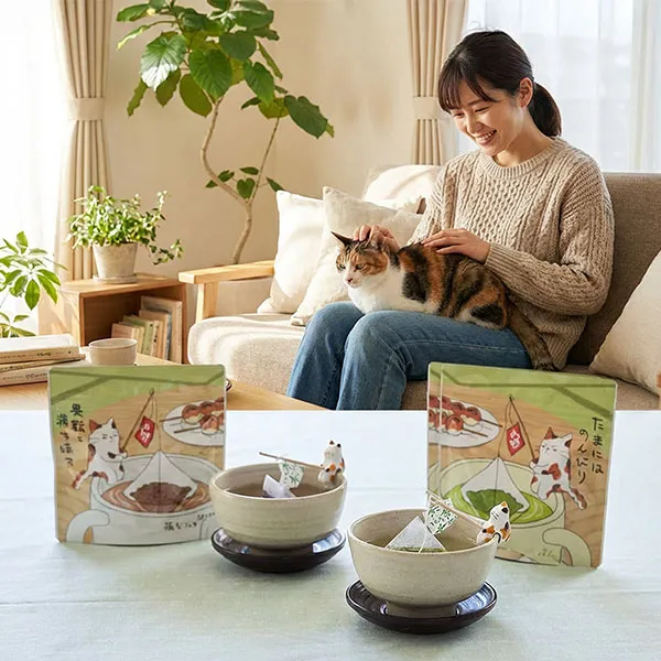 ティーバッグと女性と猫の写真